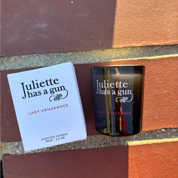 Juliette Has A Gun Lady Vengeance Candle 2.5oz - Picture 2 of 4